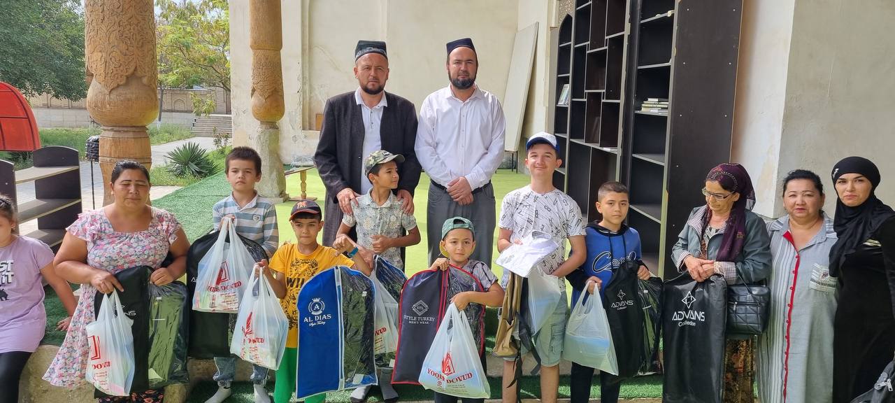 Бухорода болажонлар учун хайриялар тарқатилди