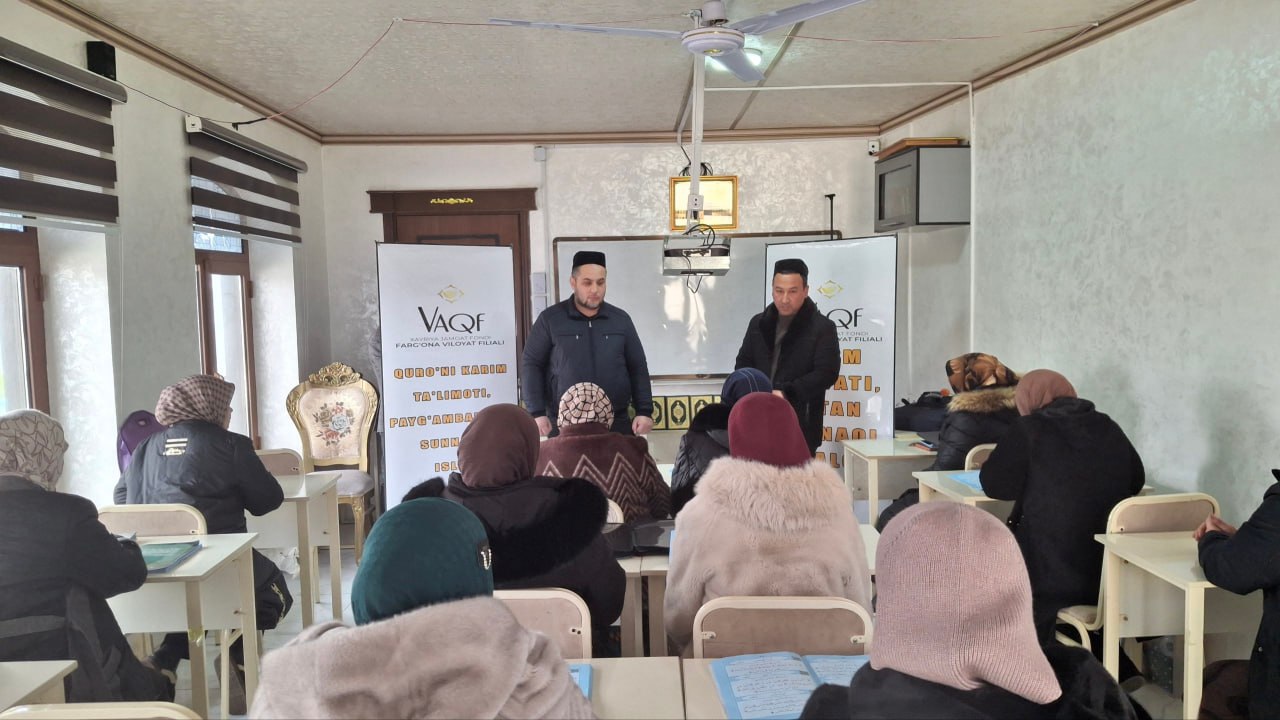 QUR’ON VA TAJVIDNI O‘RGATISH KURSI TINGLOVCHILARIGA HADYALAR TOPSHIRILDI