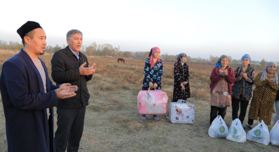 «Вақф» фонди пахта теримчиларига совғалар улашди 