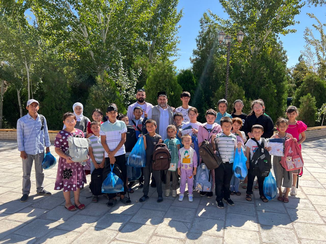 Xorazmda bolajonlarga xayriyalar ulashildi