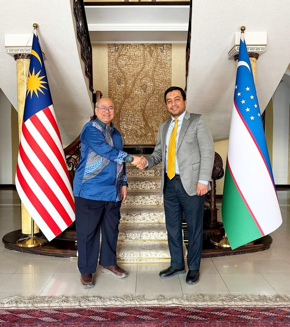 “VAQF” FONDI VAKILLARI MALAYZIYA ELCHISI BILAN UCHRASHDI