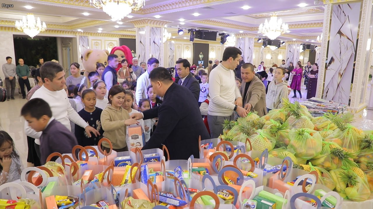 BOLAJONLAR YANGI YIL BAYRAMIDA O‘YNAB KULISHDI