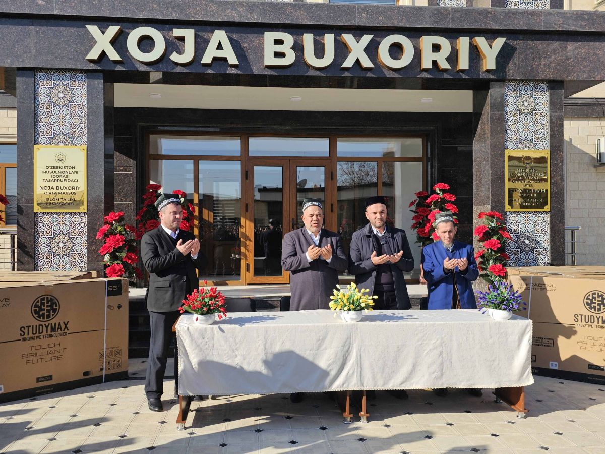 «VAQF» FONDI TAʻLIM MUASSASASIGA 15 DONA SMART DOSKA AJRATDI