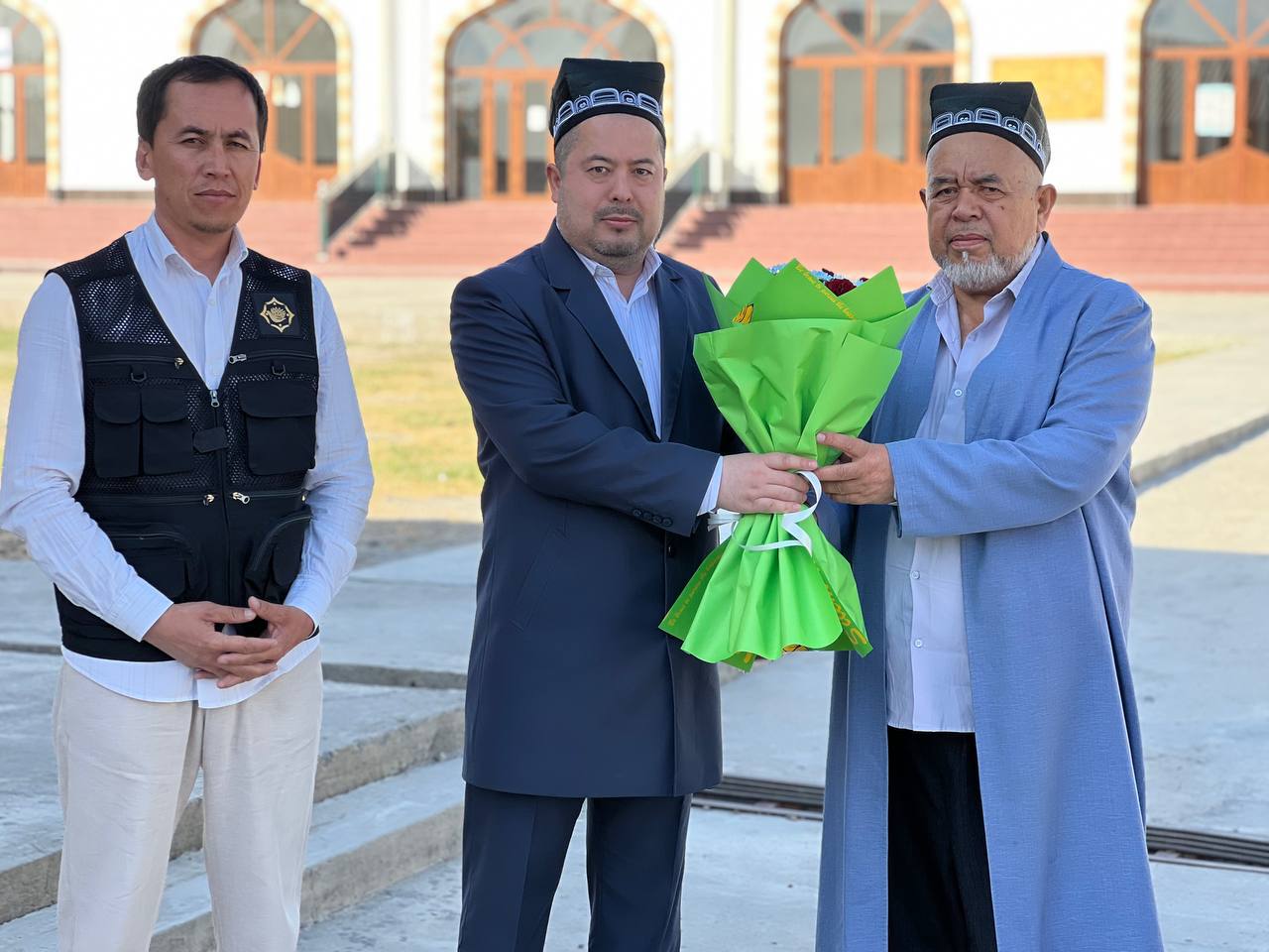 OLIM VA ILM AHLI EʻZOZ VA EHTIROMGA MUNOSIB