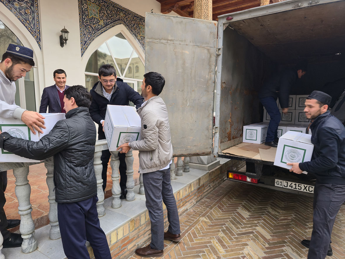 TINGLOVCHILAR UCHUN QURʻON KITOBLARI HADYA QILINDI